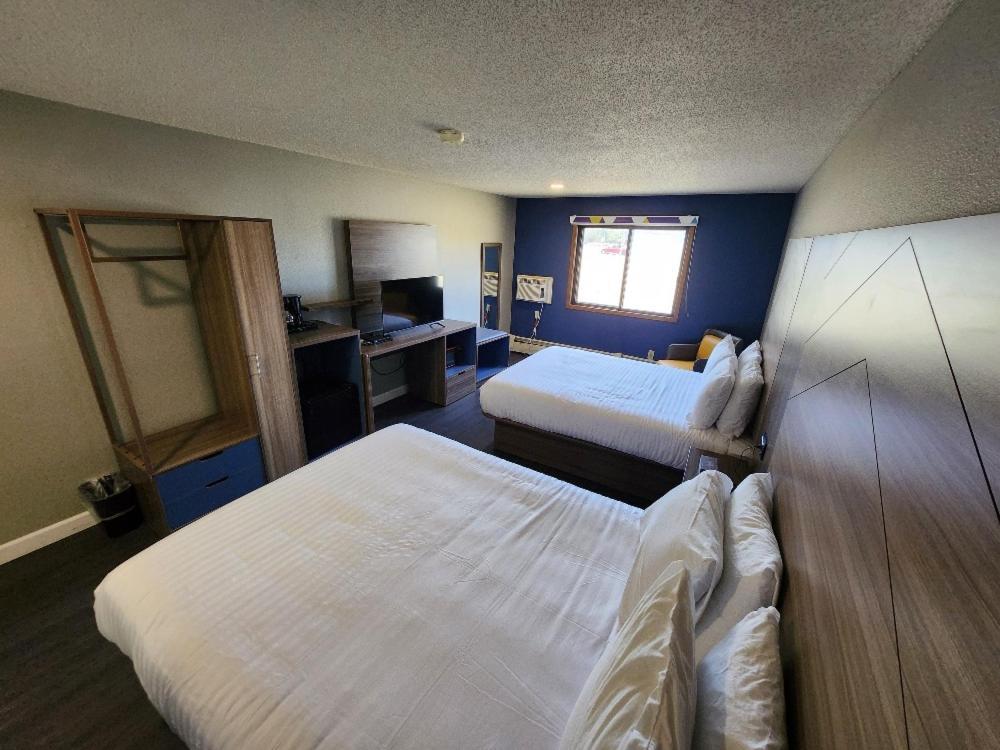 Queen Room Two Queen Beds Non-Smoking