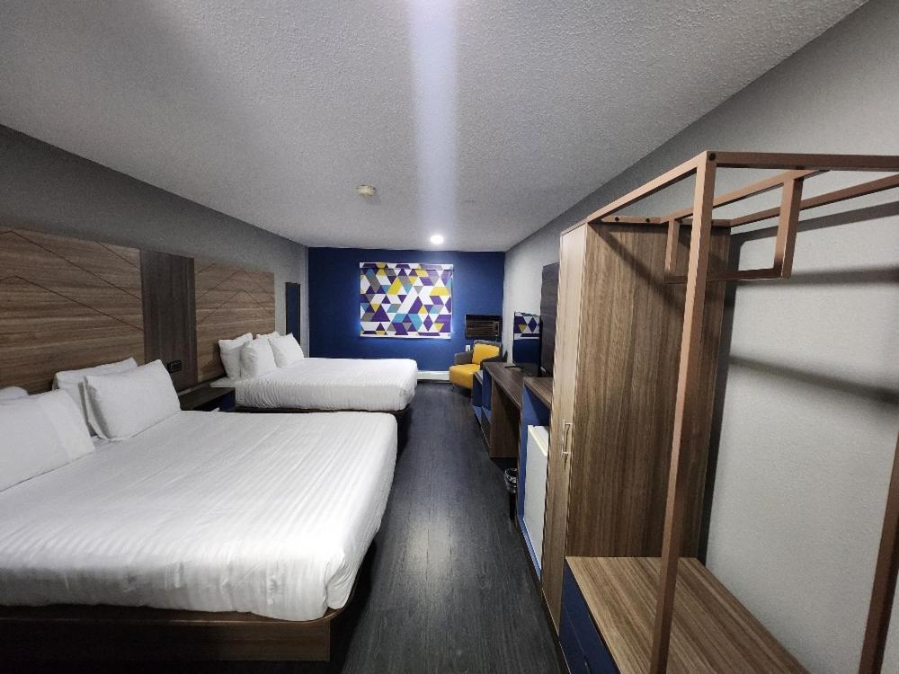 Queen Room with Two Queen Beds - Non-Smoking,1709682473:JPEG